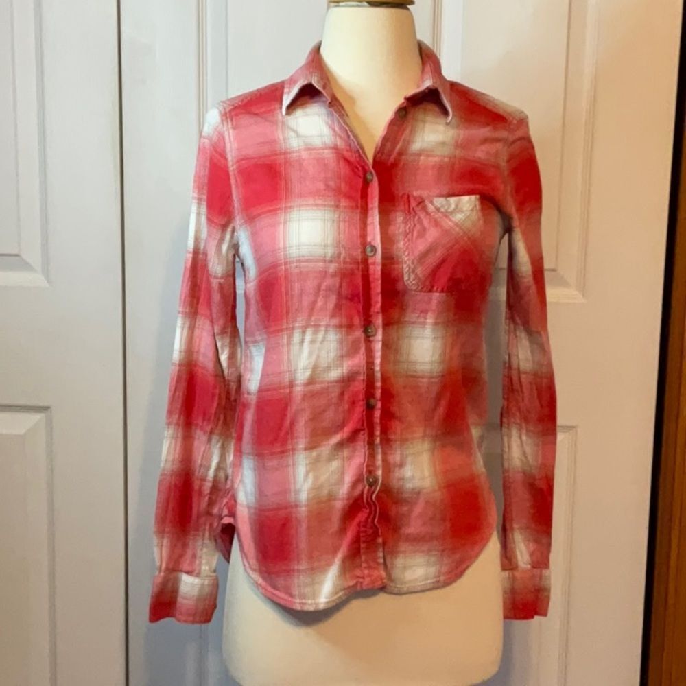 American Eagle Outfitters Red Plaid Vintage Boyfriend Fitted Shirt XS‎